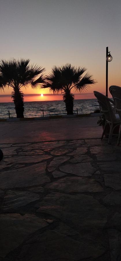 קוסדסי Ladies Beach Hotel מראה חיצוני תמונה