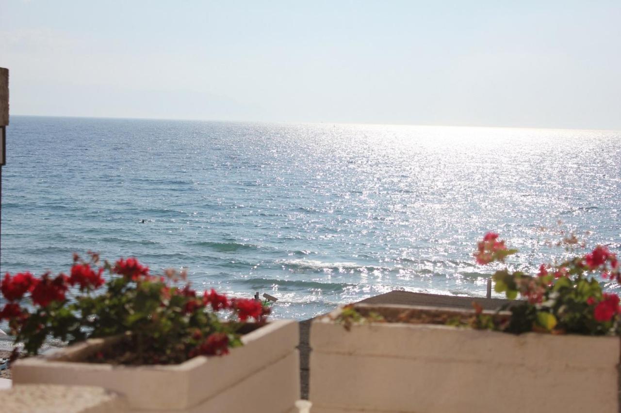 קוסדסי Ladies Beach Hotel מראה חיצוני תמונה